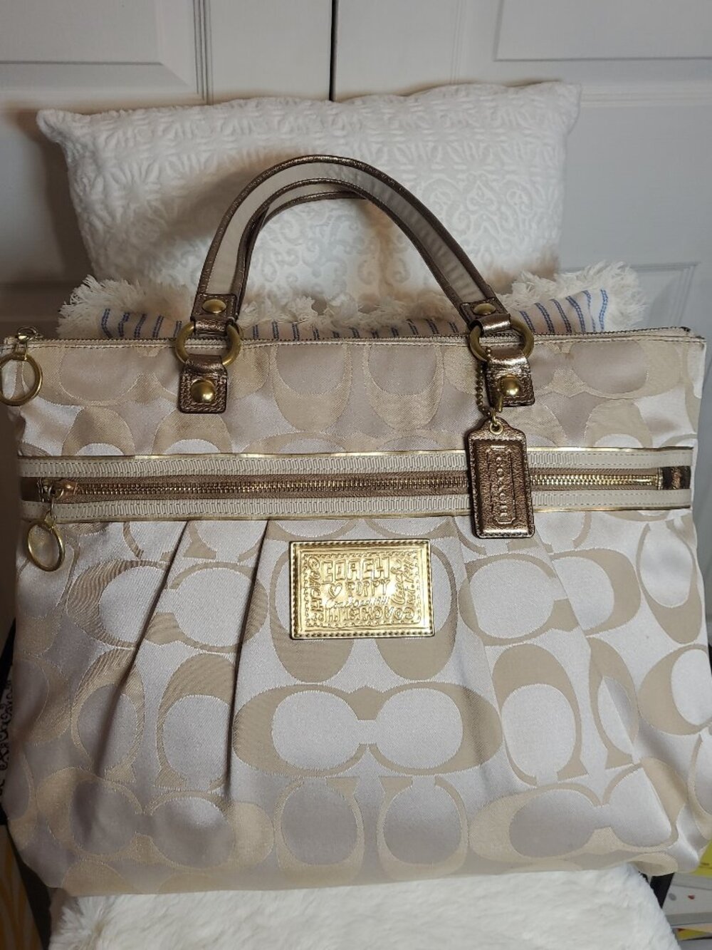 6. Authentic Coach Signature shoulder bag ivory beige brown